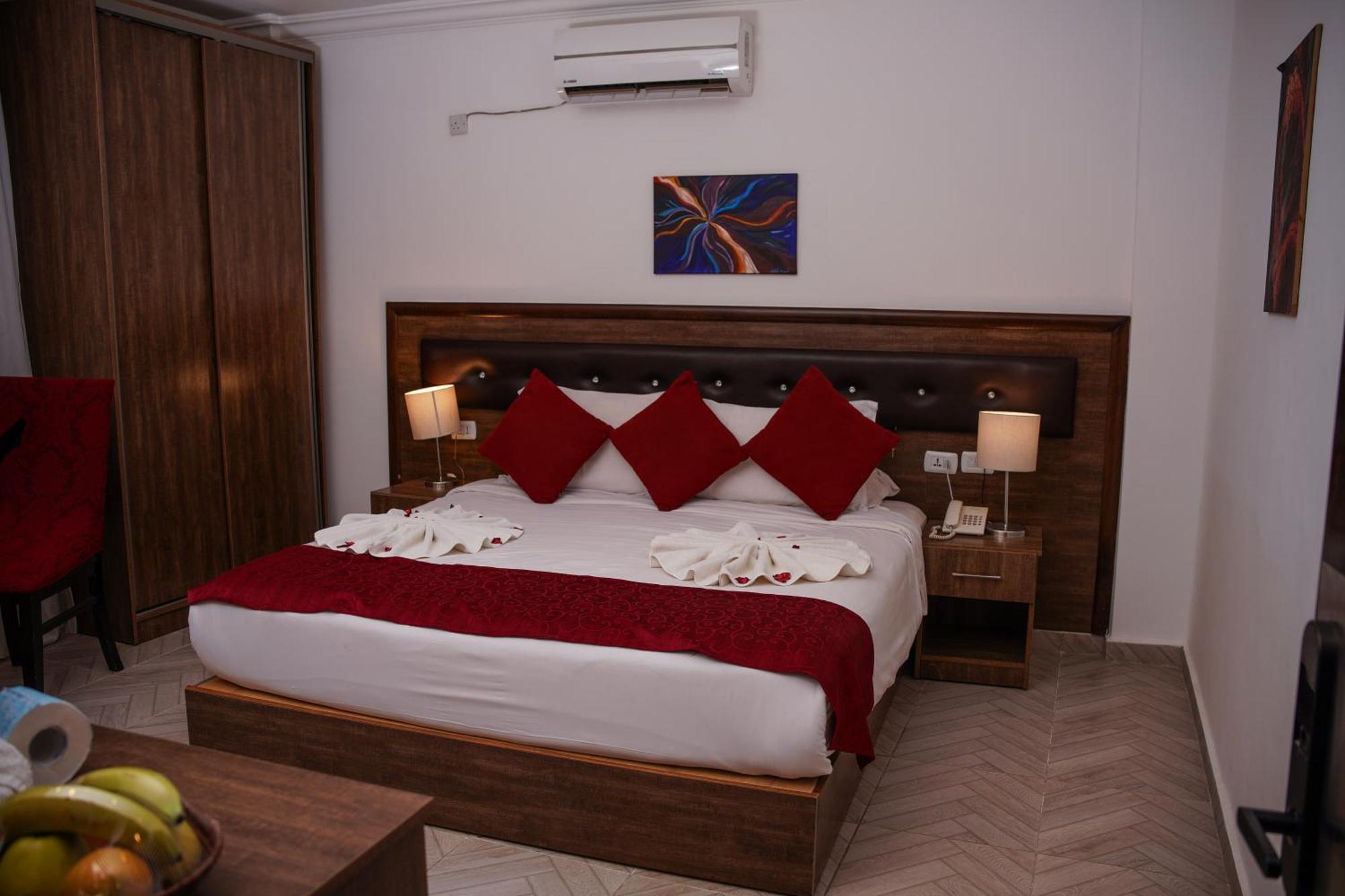 Petra Corner Hotel Buitenkant foto