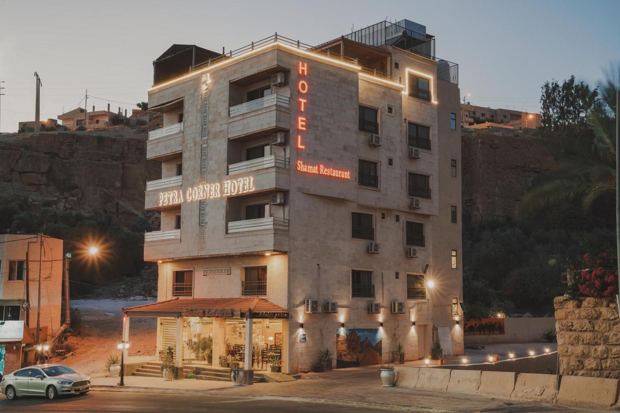 Petra Corner Hotel Buitenkant foto